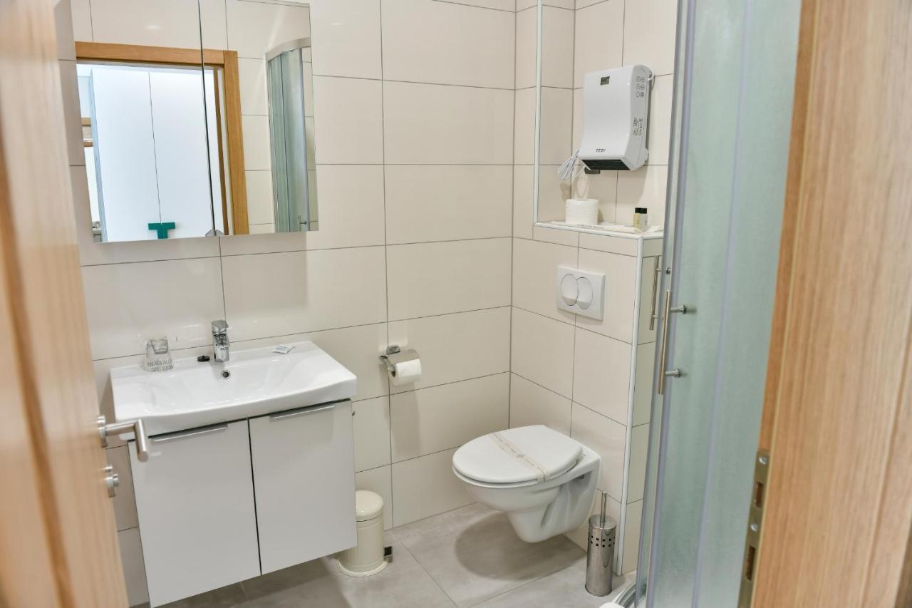 Donji Kraljevoc Hostel Green מראה חיצוני תמונה